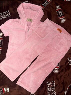Y2K Juicy Couture Vintage Baby Pink Short Sleeve Capri Tracksuit Set